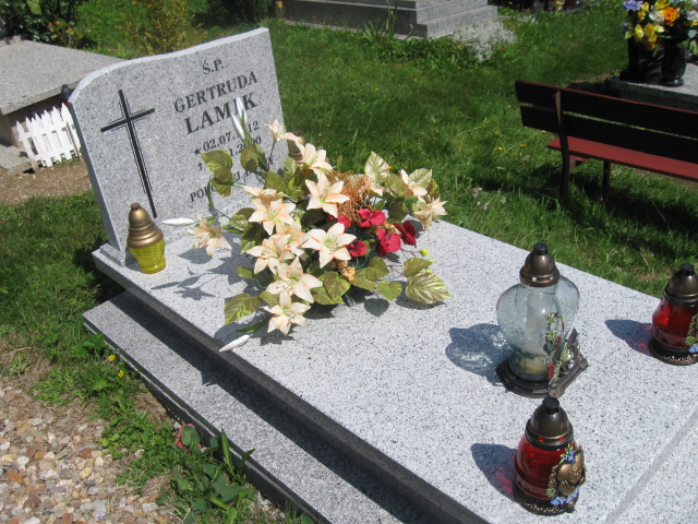 Grób Gertruda Lamik